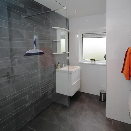 Sunny, Lekker Uitwaaien Op Het Strand!