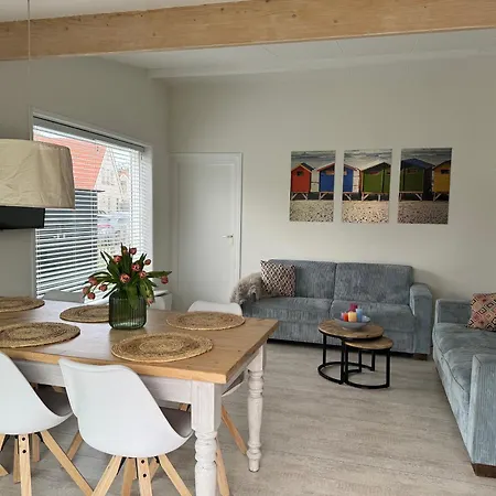 Holiday home Sunny, Lekker Uitwaaien Op Het Strand! *