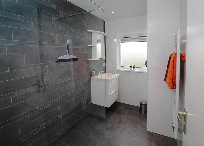 Sunny, Lekker Uitwaaien Op Het Strand!